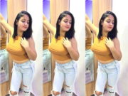 Sexy Desi girl Shows Pussy