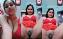 Horny Desi Vlg Girl Shows Pussy